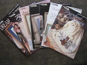 LEISURE ARTS - VARIETY Cross Stitch Books - Lot of 7 - Picture 1 of 16
