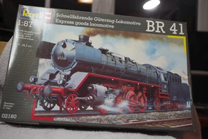 H0 1:87 02160 Revell BR41 Schnellfahrende Güterzug-Lokomotive Bausatz NEU OVP - Bild 1 von 2