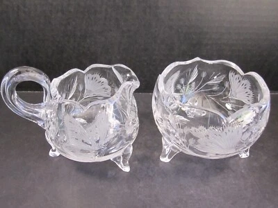 Juego de mariposas y cardos en los pies cortados y grabados de cristal crema y azucarero de colección Foto 1 de 4