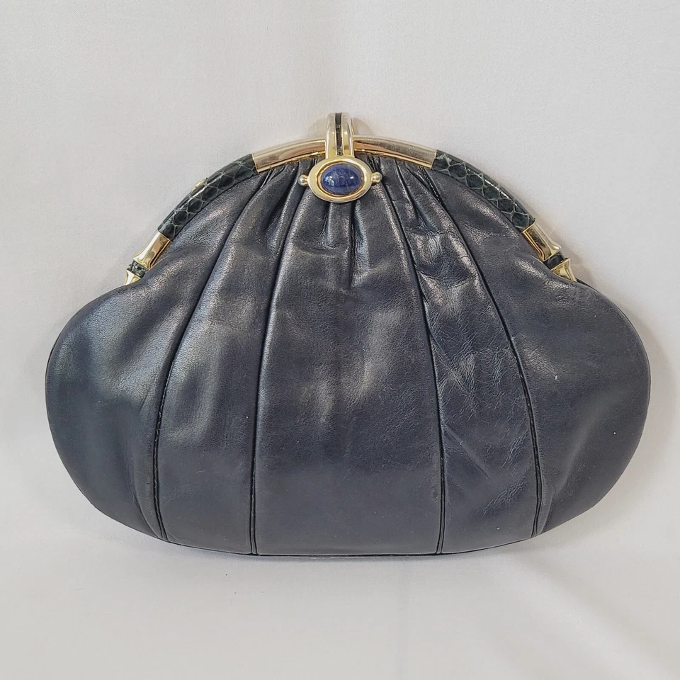 Cartera sin asas Judith Leiber de cuero azul marino piel de serpiente/dorado/lapislázuli cierre de gema 8x11 Foto 1 de 4