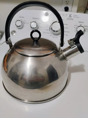 Tetera Kamenstein Whistling acero inoxidable/con mango y perilla para mantenerse frescos Foto 1 de 4