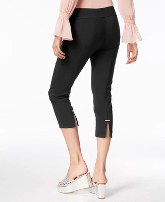 Pantalones capri Thalia Sodi costura dividida negros con detalles metálicos, talla grande Foto 1 de 4