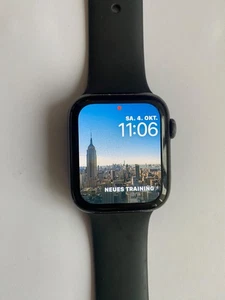 Apple Watch Series 5 44mm Space Grau Aluminiumgehäuse mit Sportarmband Schwarz- - Bild 1 von 7