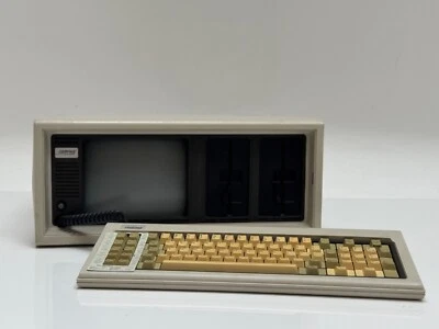 Computadora portátil portátil Compaq de colección portátil portátil - enciende Foto 1 de 4