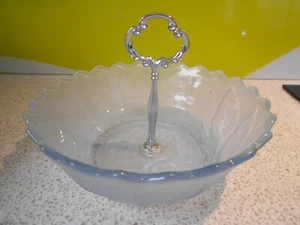 VINTAGE BAGLEY FROSTED BLUE GLASS ROSE LEAF BOWL 20CM DIAMETER WITH HANDLE - Picture 1 of 6