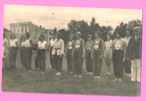 FOTO POSTAL VINTAGE DE ATLETAS DE LETONIA 1855 - Imagen 1 de 2