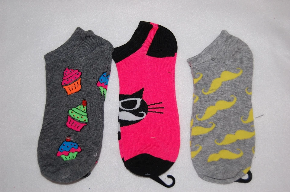 女士船袜三对套装适合 4-10 鞋码 CUPCAKE 胡须猫 — 第 1/1 张图片