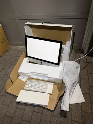 Apple iMac Core i5 3.1 21.5" (4K, Late 2015) - A1418 Upgraded 16GB, 1 TB. No Os - Image 1 of 4