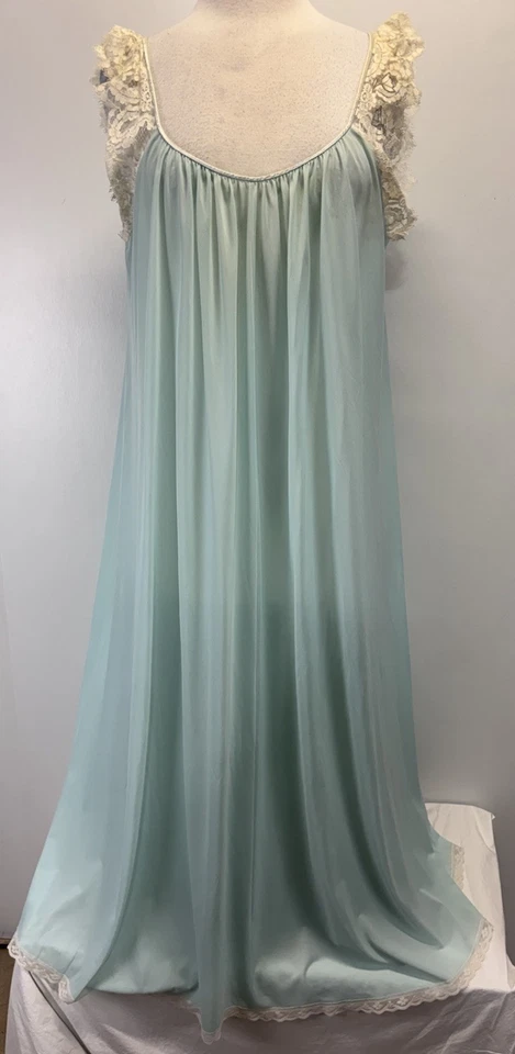 "Camisón de colección Lucie Ann azul claro correas de encaje longitud completa años 70 46"" defectos en el pecho" Foto 1 de 4
