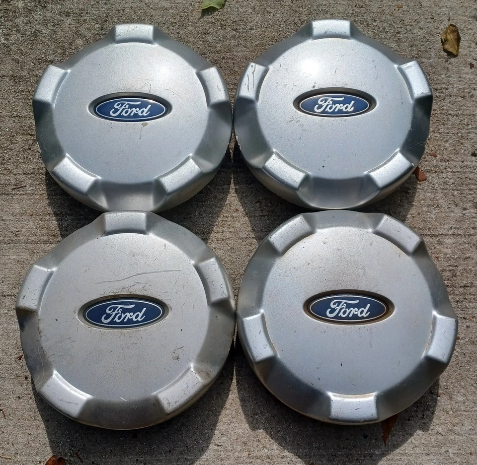 Ford Escape center cap set of 4, 2001-2006 part number YL84 1A096 EB - Image 1 of 3