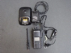 Motorola DP4800 Handfunkgerät UHF inkl. Akku, Ladegerät , Zubehör - Bild 1 von 5