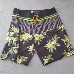 Reef Swim Trunks Mens Size 38 Black Floral Surf Board Shorts Bathing Suit Pool - Picture 1 of 10