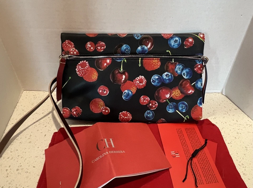 Cartera Carolina Herrera / Fondo negro - fruta Foto 1 de 4