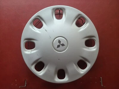 1995 1996 Mitsubishi Mirage # 57557 13" calota/tampa de roda # MR130576 USADO - Imagem 1 de 4