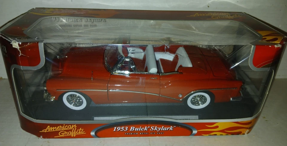Motor Max 1:18 American Graffiti 1953 Buick Skylark Convertible Red '53 - Image 1 of 4