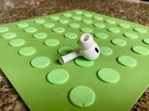 Apple AirPods Pro 2ème génération (écouteur droit uniquement) A3047 - Livraison gratuite ! - Photo 1 sur 3