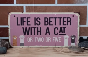 Life is Better with A Cat or Two o Five Small 7,87 pollici x 3,94 pollici insegna in legno - Foto 1 di 1