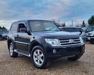 FRESH IMPORT 2010 MITSUBISHI PAJERO 3.2 DIESEL AUTOMATIC 3 DOOR SWB BLACK SHOGUN - Picture 1 of 20
