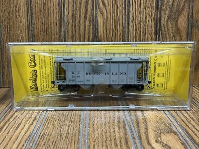 HO Scale Kadee Cars #8612 RI Rock Island 2-Bay Covered Hopper #7200 - Mint - Image 1 of 4