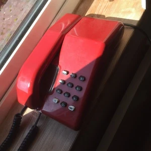 BT Viscount Telephone - Red - Picture 1 of 2