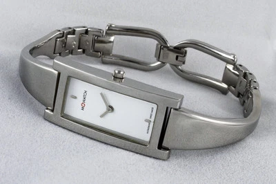 Elegante Reloj Mujer M-Watch Mondaine Hecho en Suiza Medio Brazalete Plateado Foto 1 de 2