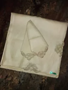Set da pranzo in lino irlandese 3 pezzi tovaglia floreale e 2 tovaglioli 52x52" - Foto 1 di 9