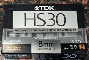 Videocassetta NTSC nuova con scatola TDK HS30 metallo 8 mm P6-30HS, NUOVA CON SCATOLA SIGILLATA - Foto 1 di 2