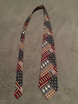 Requisitos Corbata, Poliéster, 4" W x 55" L Foto 1 de 4