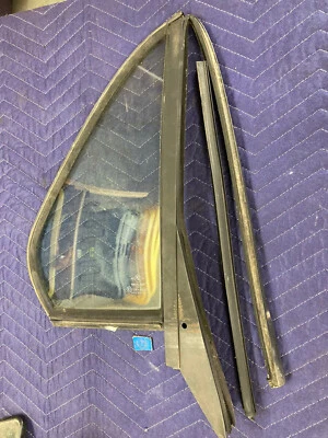 1982-1994 BMW E30 318i 325i Rear Right Quarter Glass Window 43r-001025 OEM#2502M - Image 1 of 4