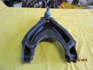UN TRIANGLE RENAULT R12 REF 7700535154 - Imagen 1 de 3