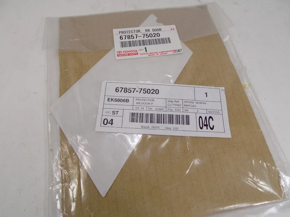 NUEVO Protector de puerta trasera derecha Lexus TOYOTA OEM 10-12 HS250h 6785775020 Foto 1 de 1