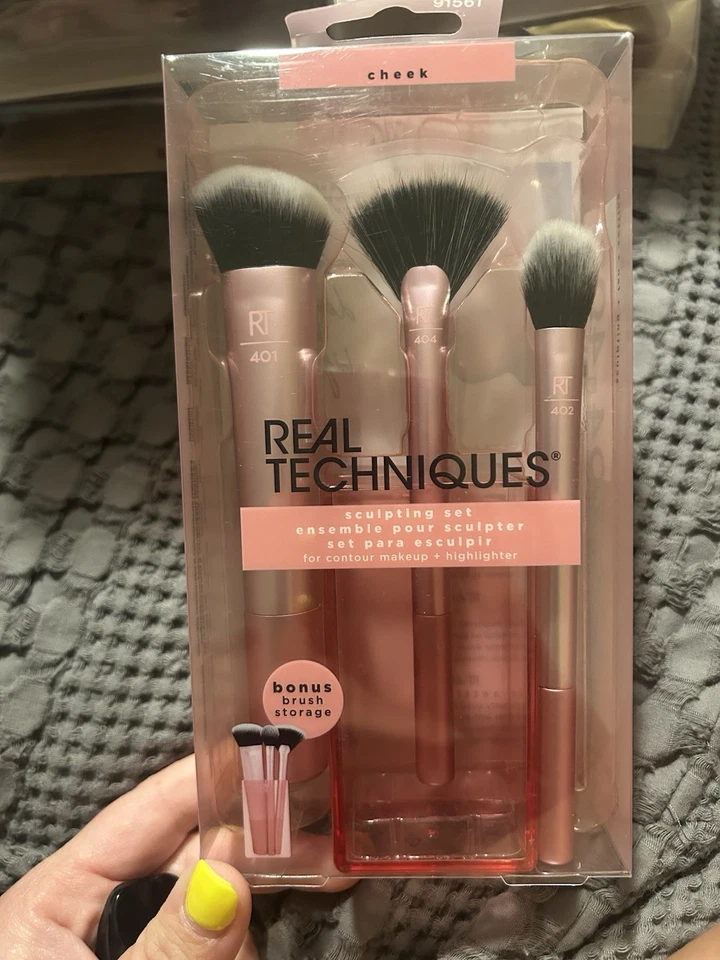 Juego de cepillos para mejillas con taza Real Techniques Foto 1 de 1