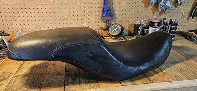 2000 Harley Davidson Dyna OEM Seat - Изображение 1 из 4