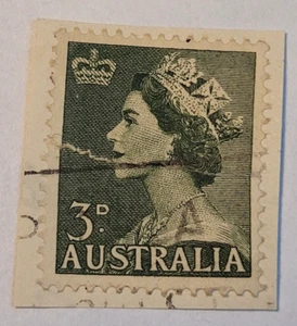 Australia Postage ~ Queen Elizabeth II ~ Green 3D Stamp ~ Cancelled/Posted - 04 - Picture 1 of 6