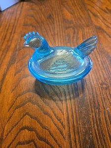 Henne auf Nest Salzkeller Pfau blau ? - Bild 1 von 7