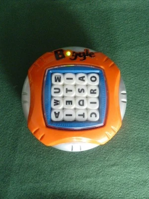 Boggle  2009 Electronic Portable Word Game Excellent - Image 1 of 2