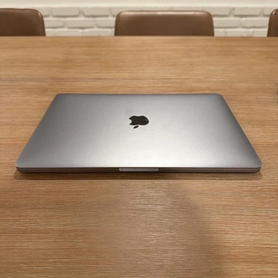 Apple MacBook Pro 15.4" (1TB HDD, Intel Core i7, 3.1GHz, 16GB RAM, AMDRadeon2017 - Image 1 of 4