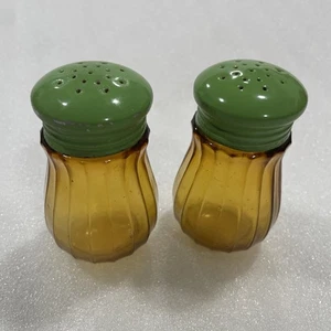 Set Of Vintage Salt And Pepper Shakers Amber Tinted Glass Green Lids Taiwan - Picture 1 of 10