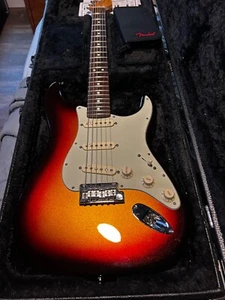 Fender USA Stratocaster Deluxe - Picture 1 of 6