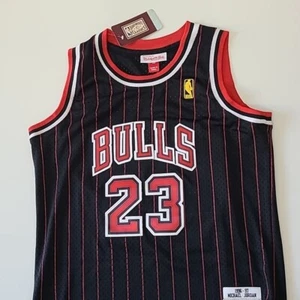 Mitchell & Ness youth boys Michael Jordan Chicago Bulls 1996-97 Medium Jersey - Picture 1 of 24