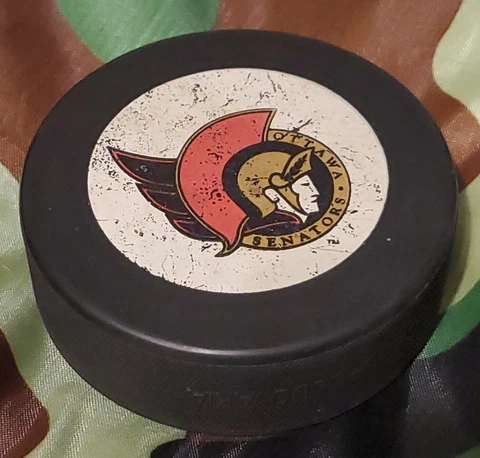 OTTAWA SENATORS NHL VINTAGE LICENSED PUCK INGLASCO MADE IN CZECHOSLOVAKIA 🇨🇿 Cover