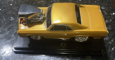 Vintage 2000 Funline Gold 1966 GTO Muscle Machine Die-cast Car 1/18 - Image 1 of 4