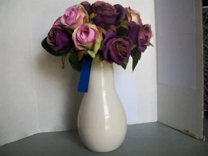 Ashland weiße Vase künstlich verschiedene Farben Rosen und Grünzeug - Bild 1 von 3