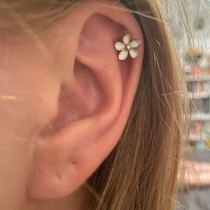 Enamel Daisy Tragus Helix Cartilage Earring * Flat Back Labret * Flower Ear Stud - Picture 1 of 5