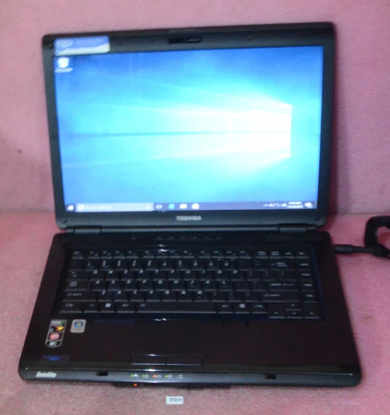 Toshiba Satellite L305D Laptop_AMD Turion 64 X2 TL-60 @ 2.00 GHz_2GB RAM_250GB. - Image 1 of 4
