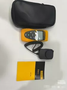 Fluke 941 Digital Lux Light Meter Measuring Range to 20000 illuminance Meter#L - Picture 1 of 2