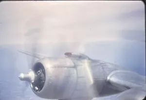 Foto De Colección Diapositiva Avión Motor Ventana Exterior En Vuelo Aviación Arco Iris - Imagen 1 de 2