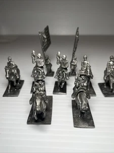 Ron Wall 7 Miniatur Spielzeugsoldaten zu Pferd 1976 mit 2 Fahnenträgern 1 3/4"T - Bild 1 von 10