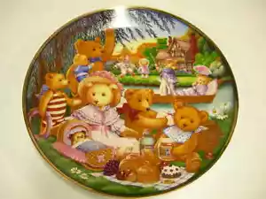 "A TEDDY BEAR PICNIC" A FRANKLIN MINT HEIRLOOM! COLLECTORS PLATE! - Picture 1 of 2