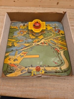 BONITO JUEGO DE CUERDA LITOGRÁFICA DE HOJALATA AEROPUERTO FUTURISTA AÑOS 40 ~ Marx Wyandotte Chein Foto 1 de 4